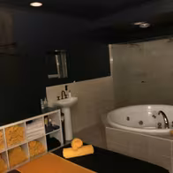 The Bellevue 5 Star Retreat - photo 7